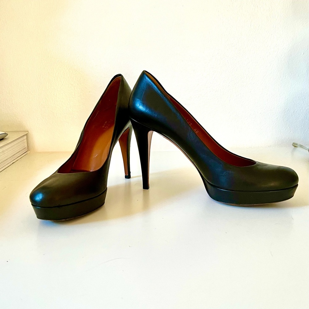 Gucci black platform pumps